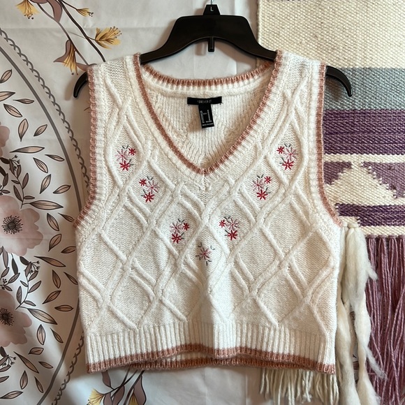 Forever 21 Sweaters - Forever 21 sweater vest